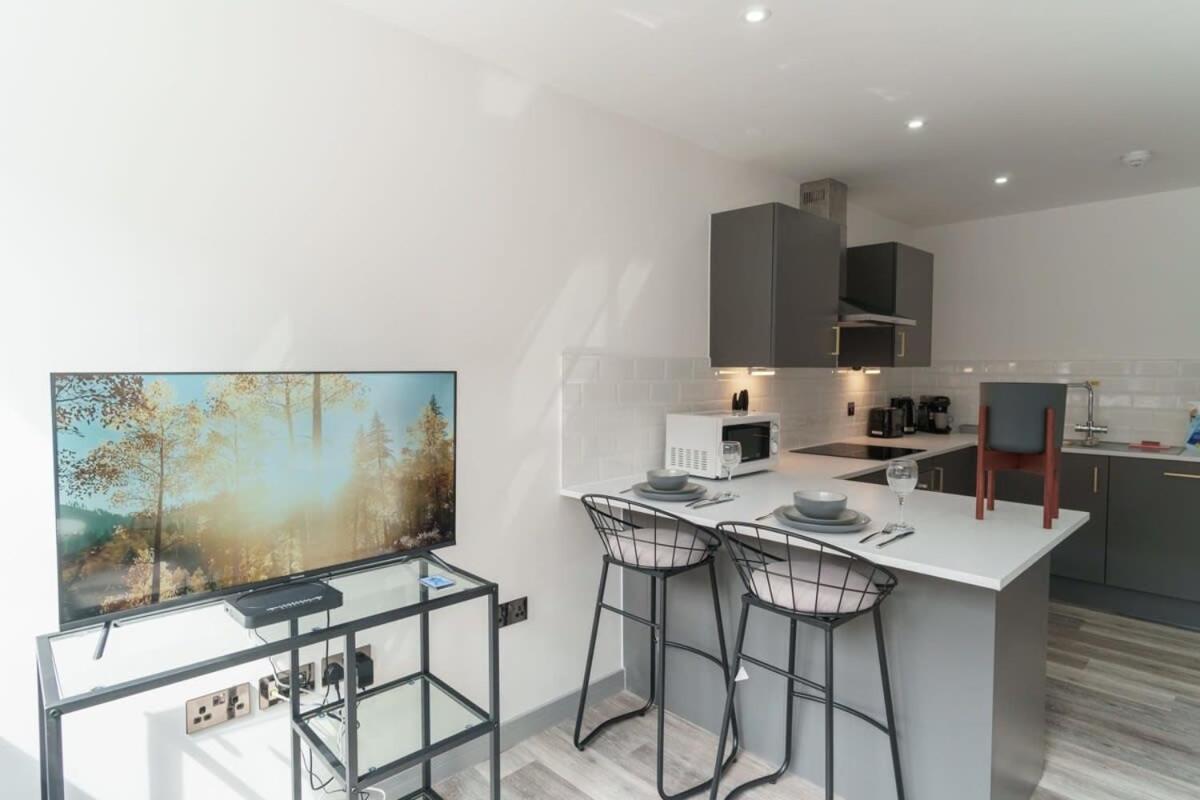 Modern 1 Bedroom Apartment In Preston Centre Экстерьер фото