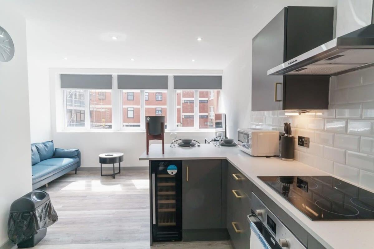 Modern 1 Bedroom Apartment In Preston Centre Экстерьер фото