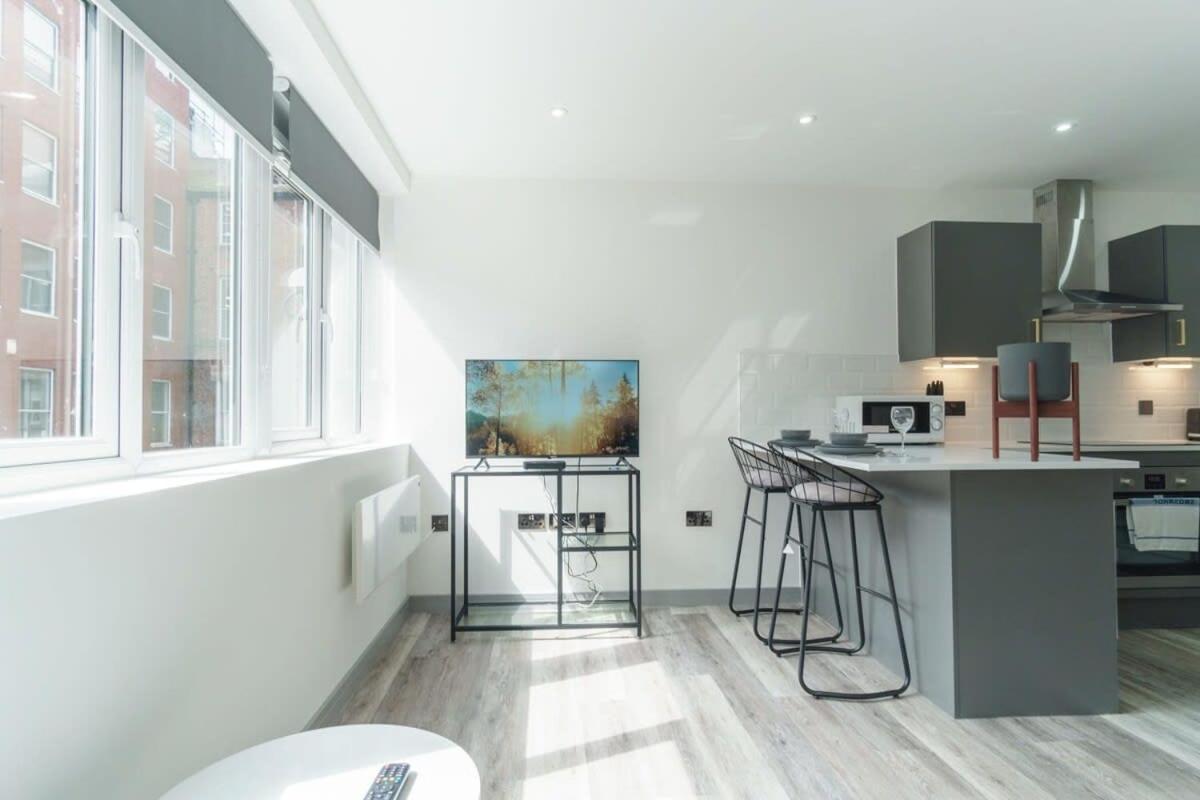 Modern 1 Bedroom Apartment In Preston Centre Экстерьер фото