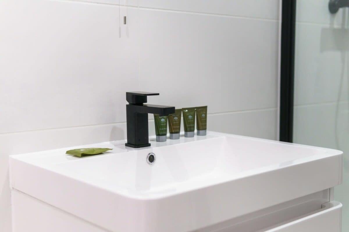 Modern 1 Bedroom Apartment In Preston Centre Экстерьер фото