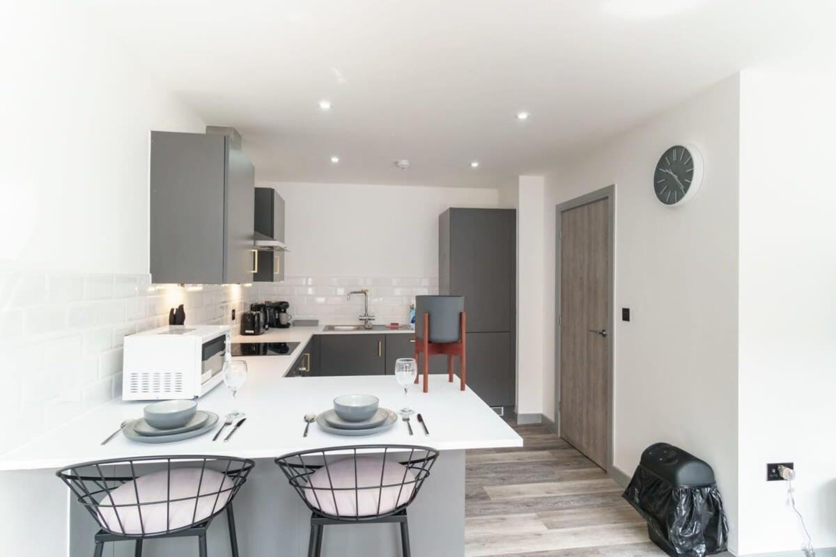Modern 1 Bedroom Apartment In Preston Centre Экстерьер фото