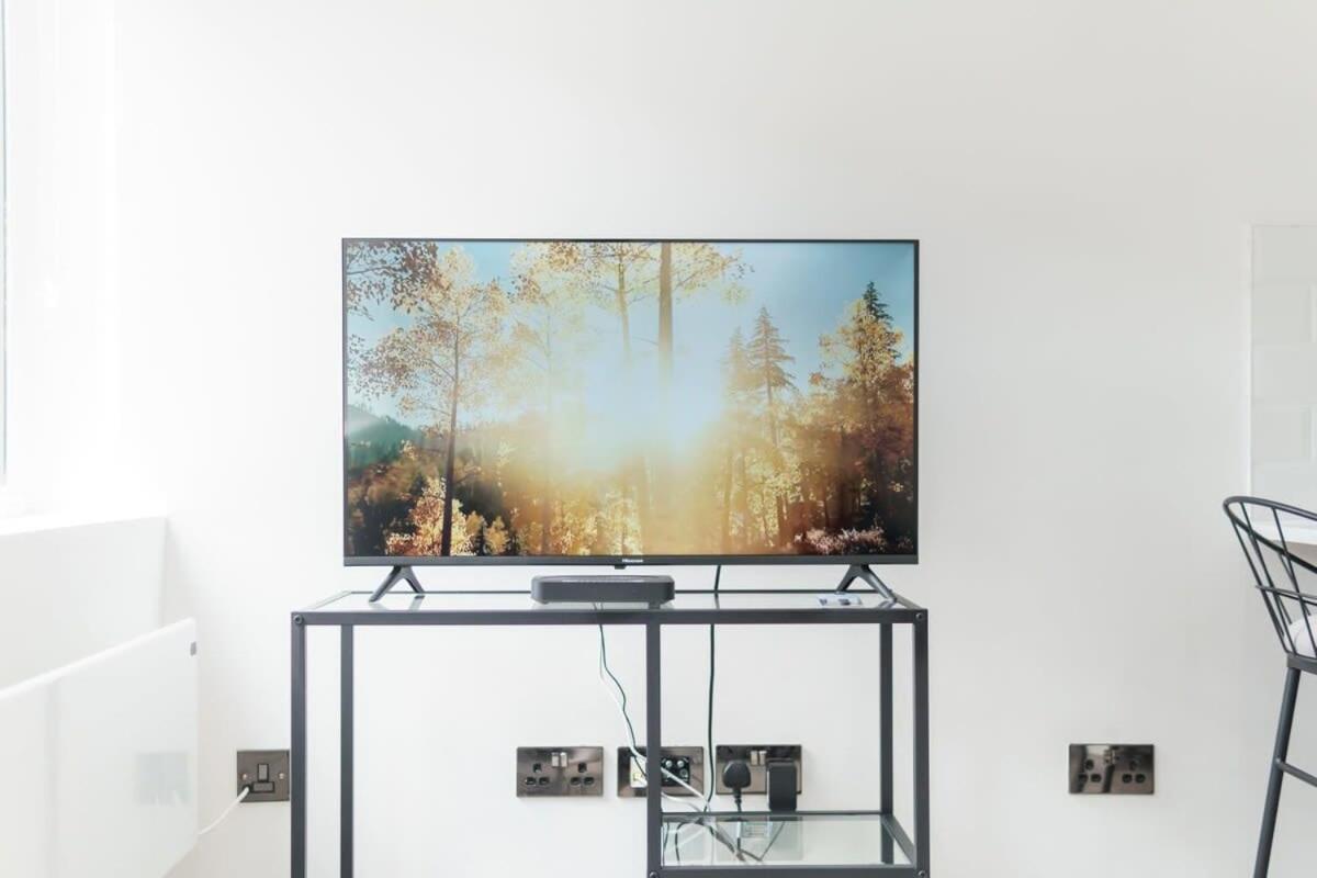Modern 1 Bedroom Apartment In Preston Centre Экстерьер фото