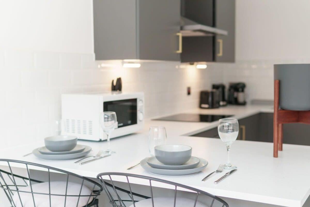 Modern 1 Bedroom Apartment In Preston Centre Экстерьер фото