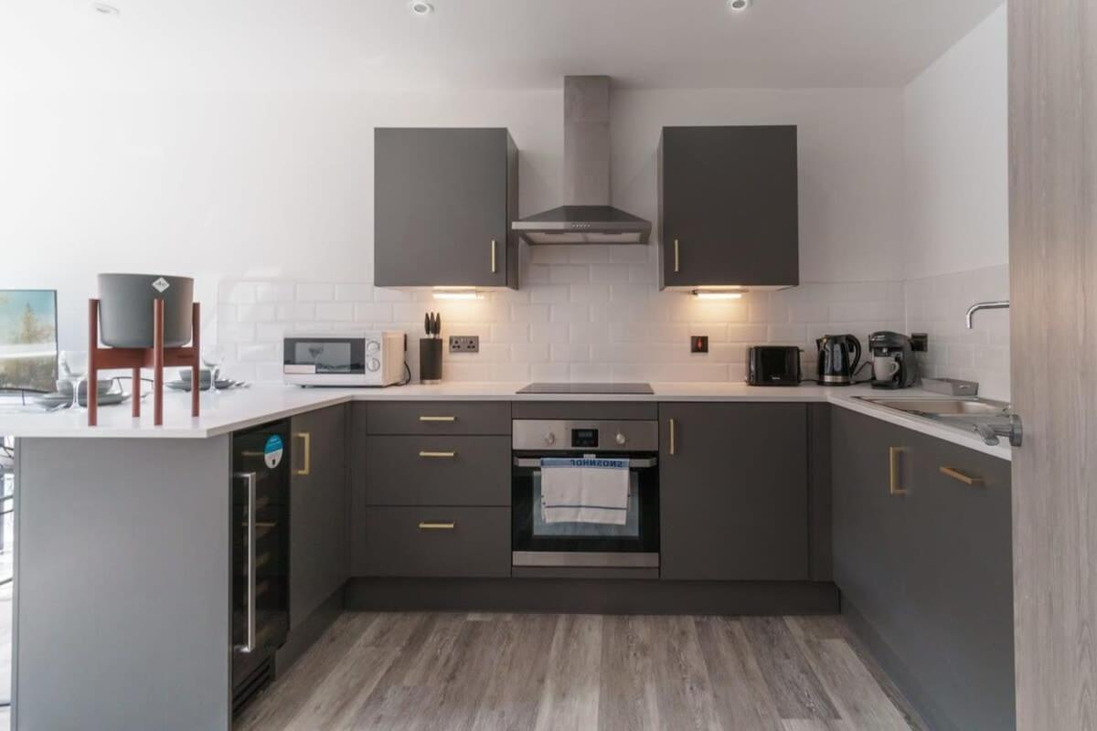 Modern 1 Bedroom Apartment In Preston Centre Экстерьер фото