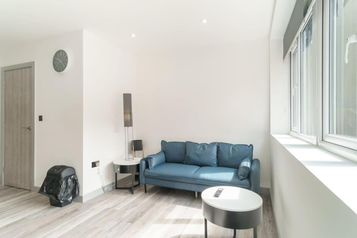 Modern 1 Bedroom Apartment In Preston Centre Экстерьер фото