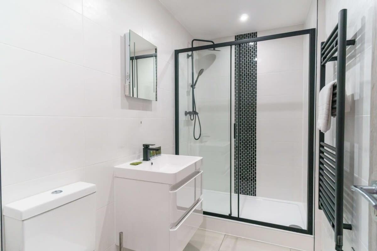 Modern 1 Bedroom Apartment In Preston Centre Экстерьер фото