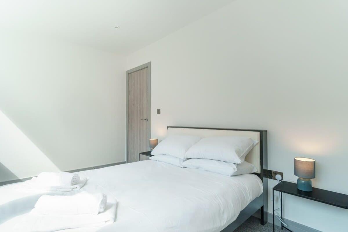 Modern 1 Bedroom Apartment In Preston Centre Экстерьер фото